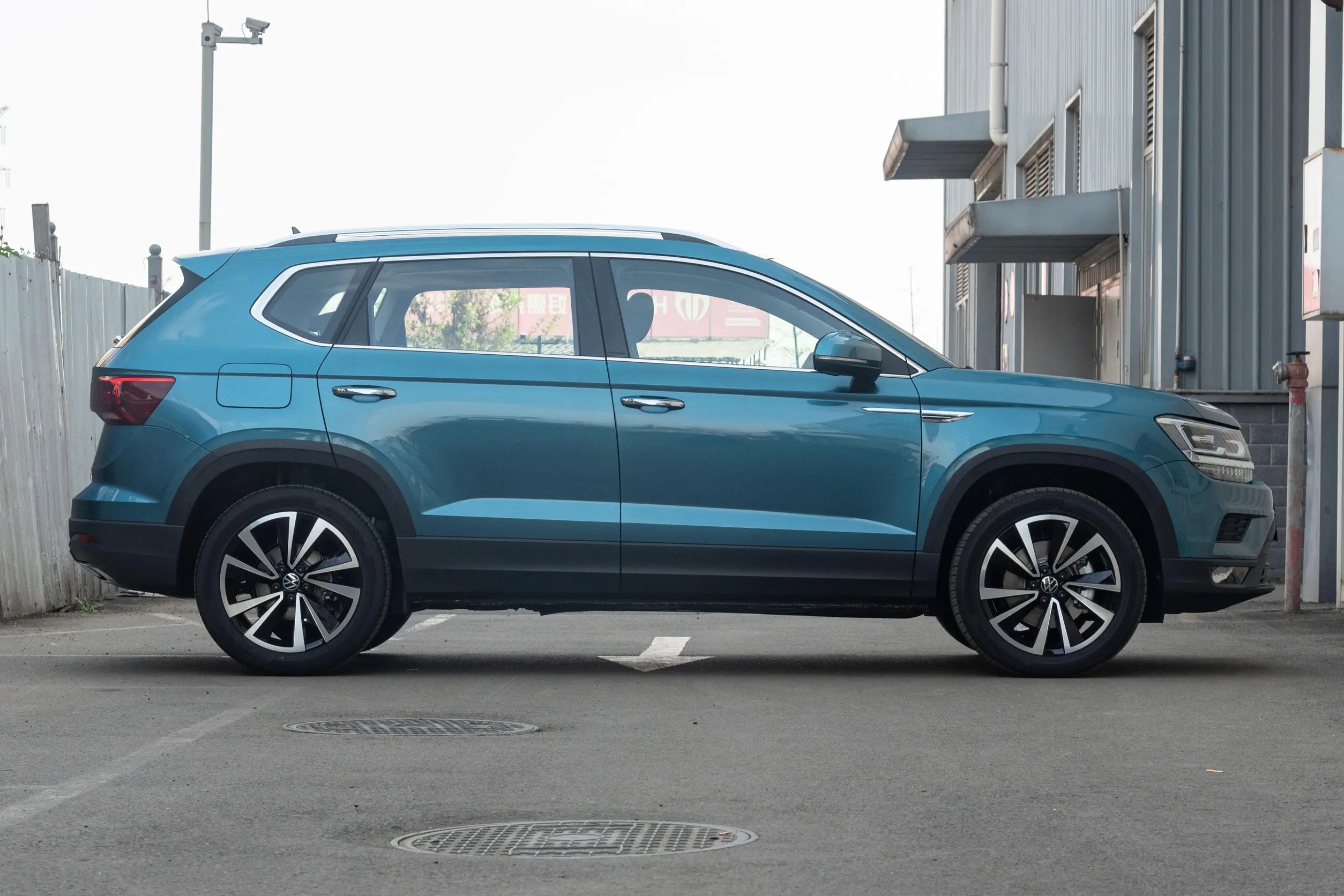 油耗低的suv车型推荐合资,高颜值动力强10万元家用suv就选它