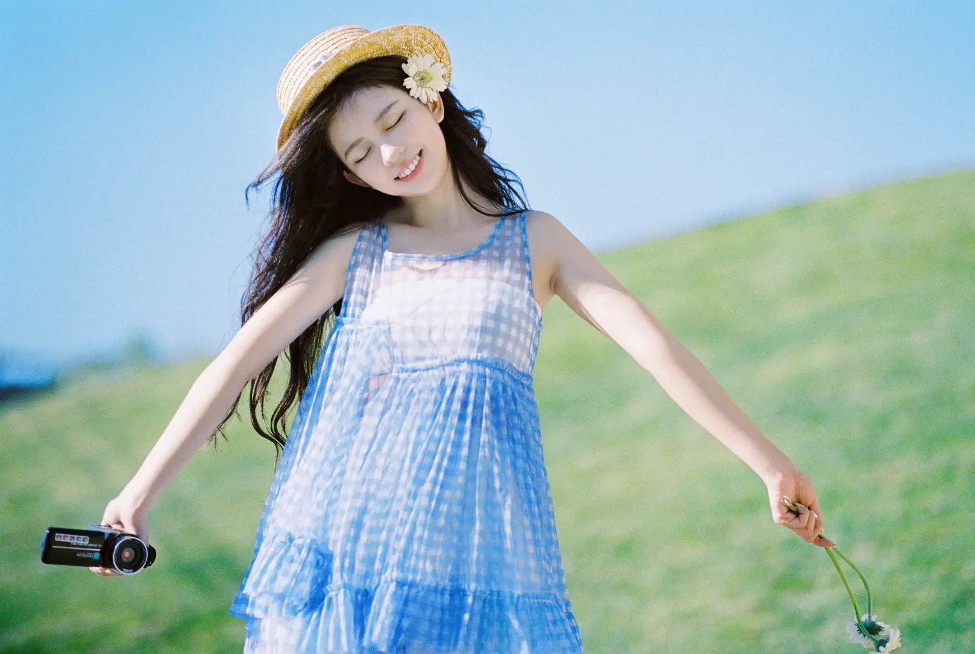 手机拍照技巧轻松拍出最美生活照,用手机拍照可以拍出人像的样子