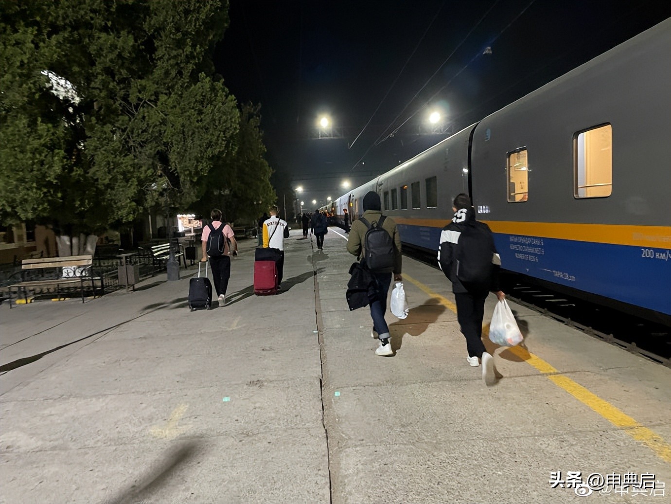 哈国贪污警察被我指着鼻子骂，要求对方出示警察证件