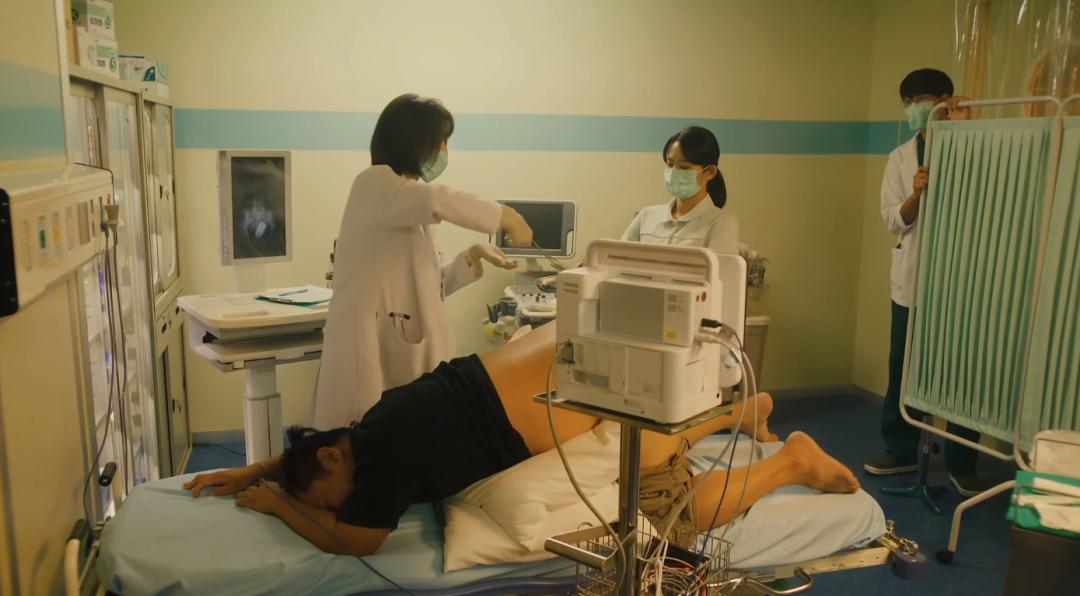 电钻开颅，气球手套塞菊花！你想不到的治疗手段都在这部剧里