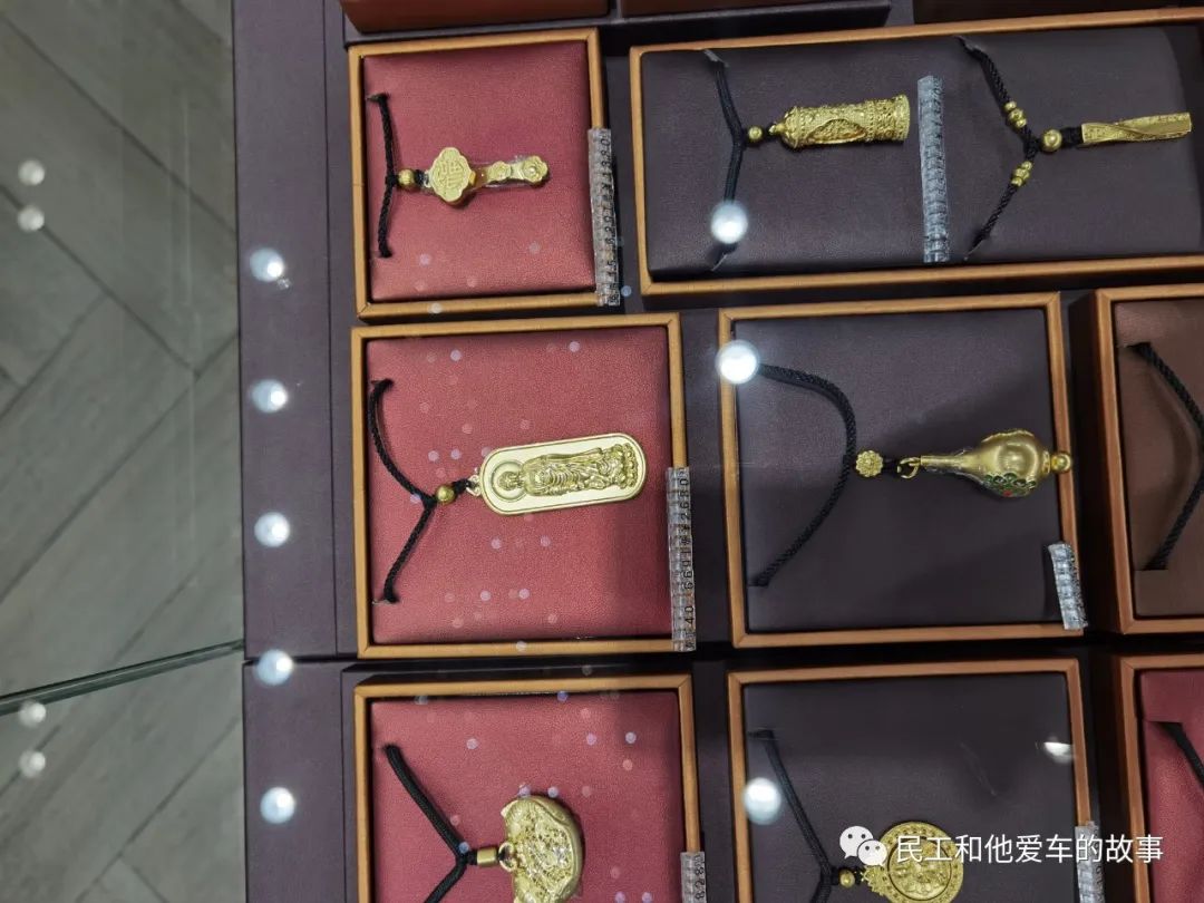 萃华黄金好还是老庙黄金好,萃华是真的黄金吗