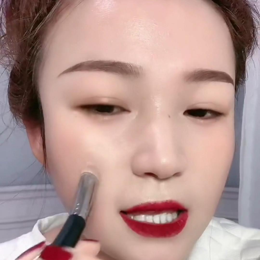 黑斑和黑痣怎么用遮瑕膏遮瑕,水润遮瑕膏遮黑痣