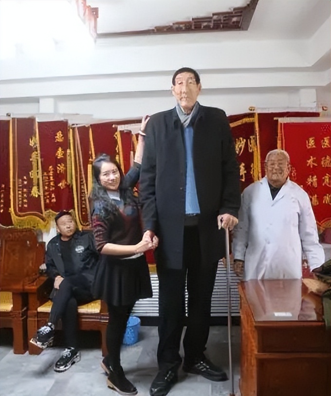 中国第一巨人鲍喜顺不听大夫劝告,中国第二巨人鲍喜顺身高