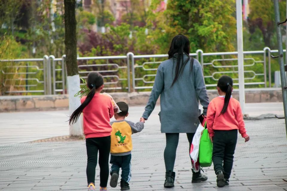 致敬平凡的劳动者图,致敬最朴素的劳动者图片