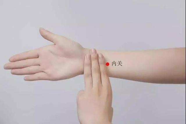 经常手抖可能是哪些疾病的征兆,出现手抖要警惕下面这五种疾病了