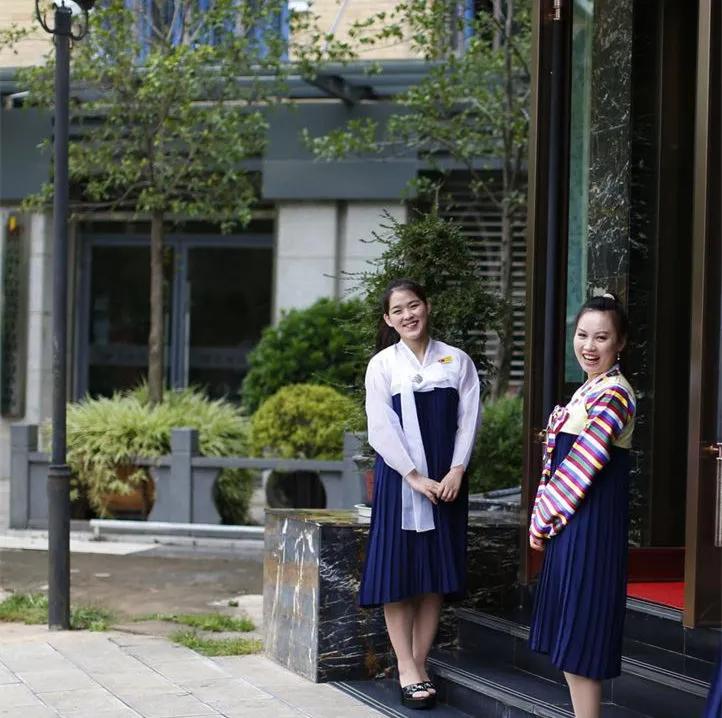 三十年的朋友大庆在童年时就是我们的楷模，原因不是因为他帅