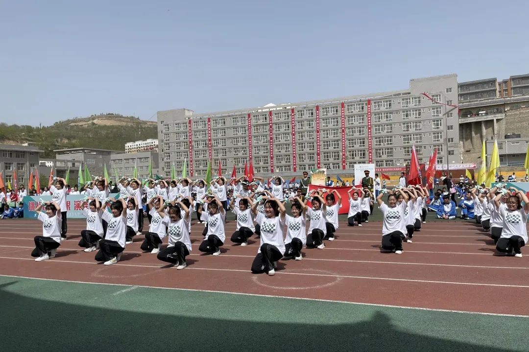 炽烈争锋看我四中宝塔高级中学第三十九届春季田径运动会开幕式