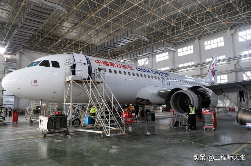 飞机失事为什么不能背降落伞包,民航客机为什么不安装大型降落伞