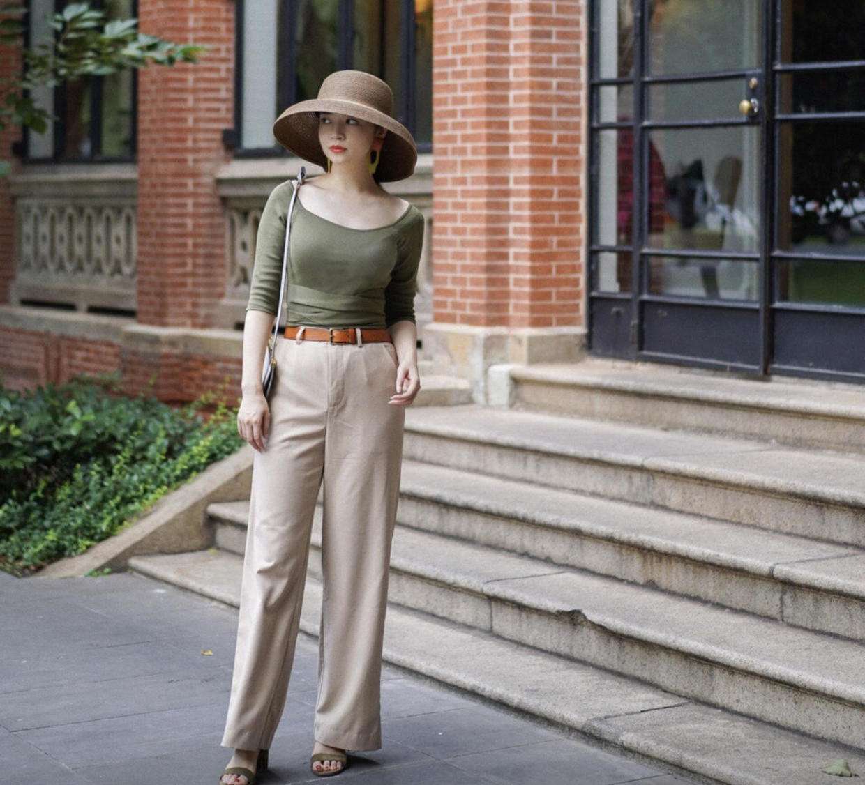 穿阔腿裤怎么搭上衣？看三木的穿搭示范，时尚又高级