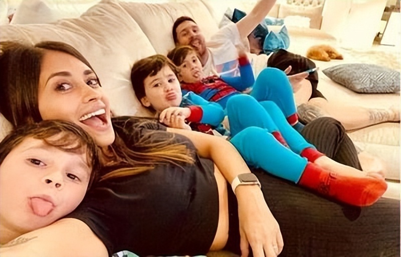 两大球王讨论梅西,两大球王聊梅西