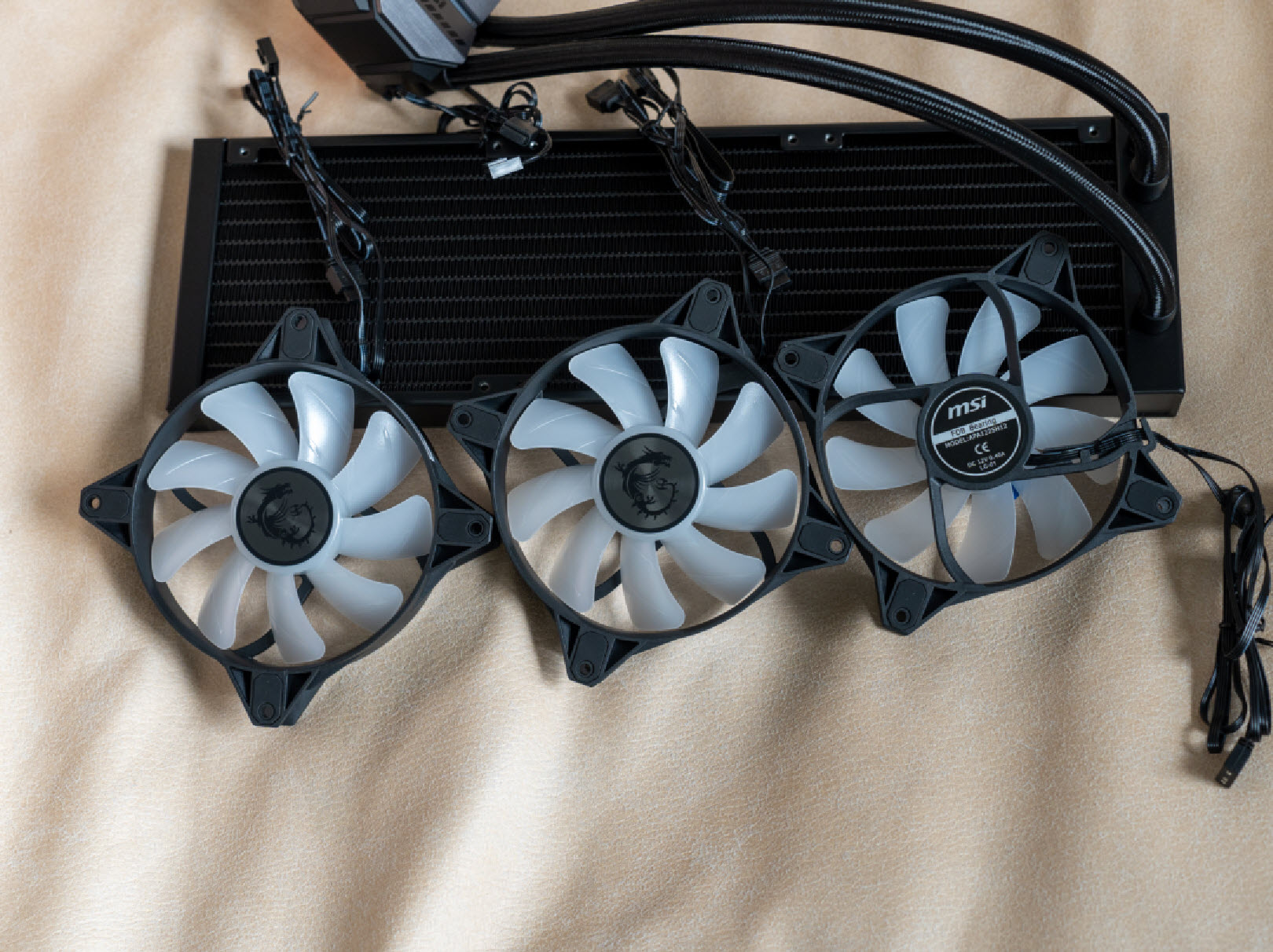 微星360水冷配啥机箱,微星最新360水冷评测