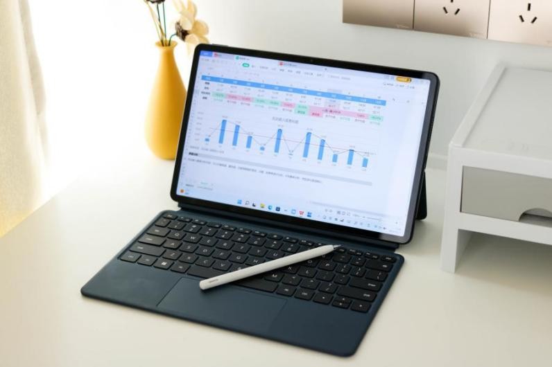 鍗庝负matebooke涓巑atepadpro12.6,鍗庝负huaweimatebooke12.6鑻卞