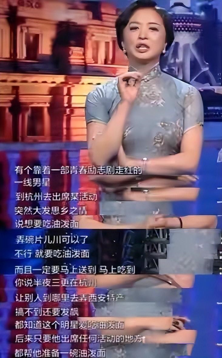 助理伺候明星捏脚,助理伺候明星跪下打伞