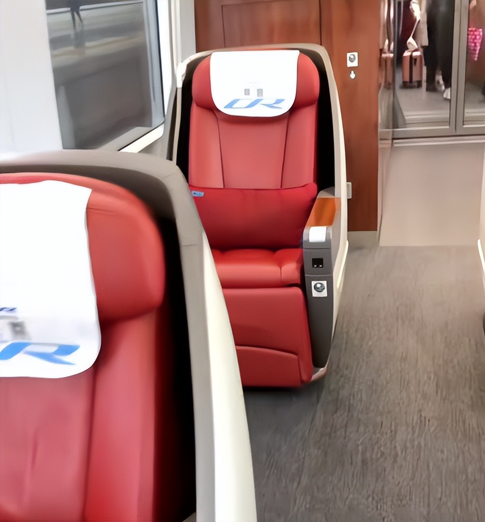 大学生购买高铁学生票优惠,大学生买高铁零食