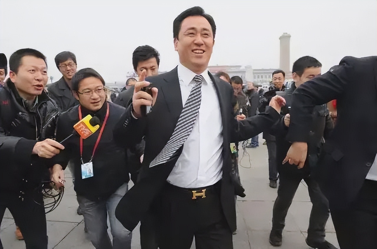 许家印能走出困境吗,许家印该从恒大出局吗