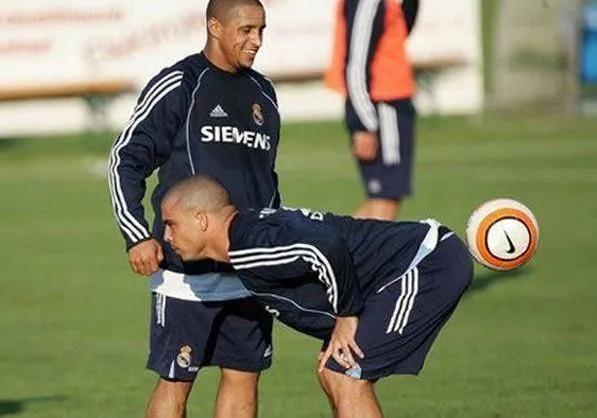 世界足坛的搞笑场面,世界足球史上最搞笑的瞬间