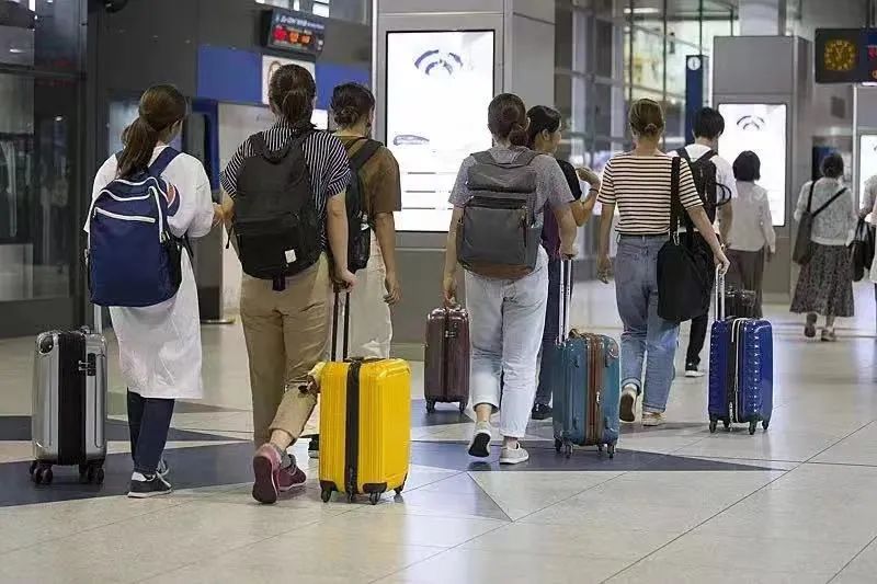 即使回去隔离7天也要来日本迎来重启入境游后的首批旅游团太热情