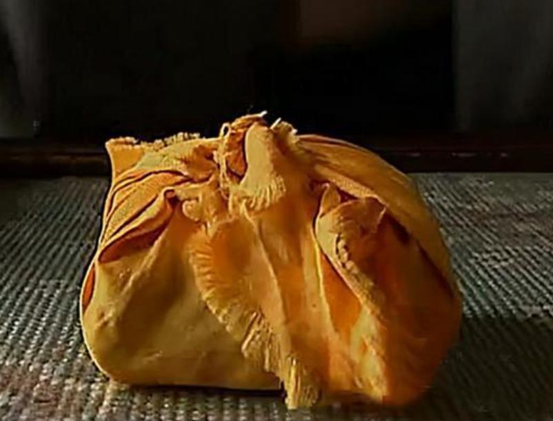 退伍军人意外救下一老人，对方赠宝珠谢恩，38年后才知宝珠不简单