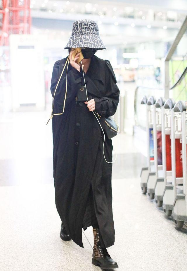 马丽的造型真个性,马丽长大衣