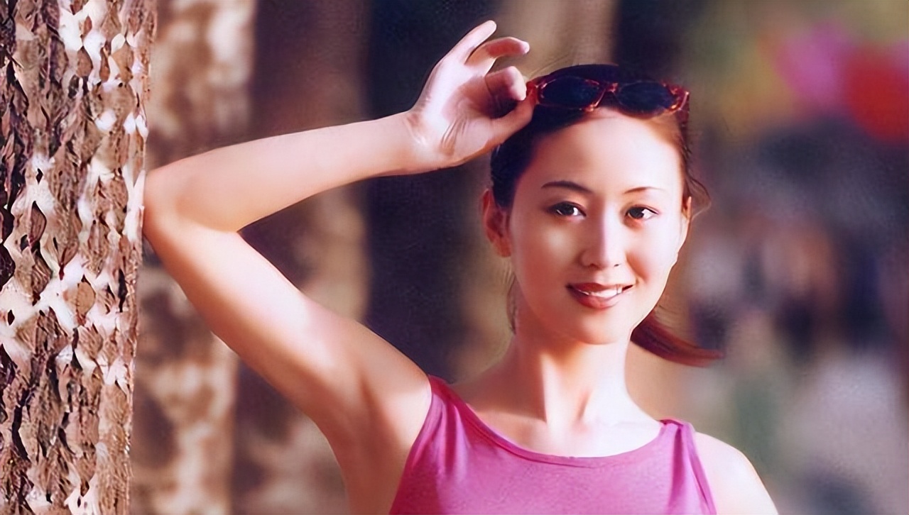 曝光！汤加丽火辣人体写真让父亲气炸，丈夫离婚后她竟然不后悔！