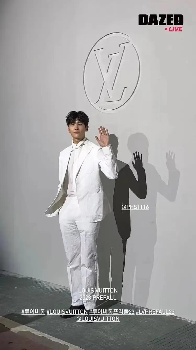 lv香港大秀龚俊衣服,看lv大秀