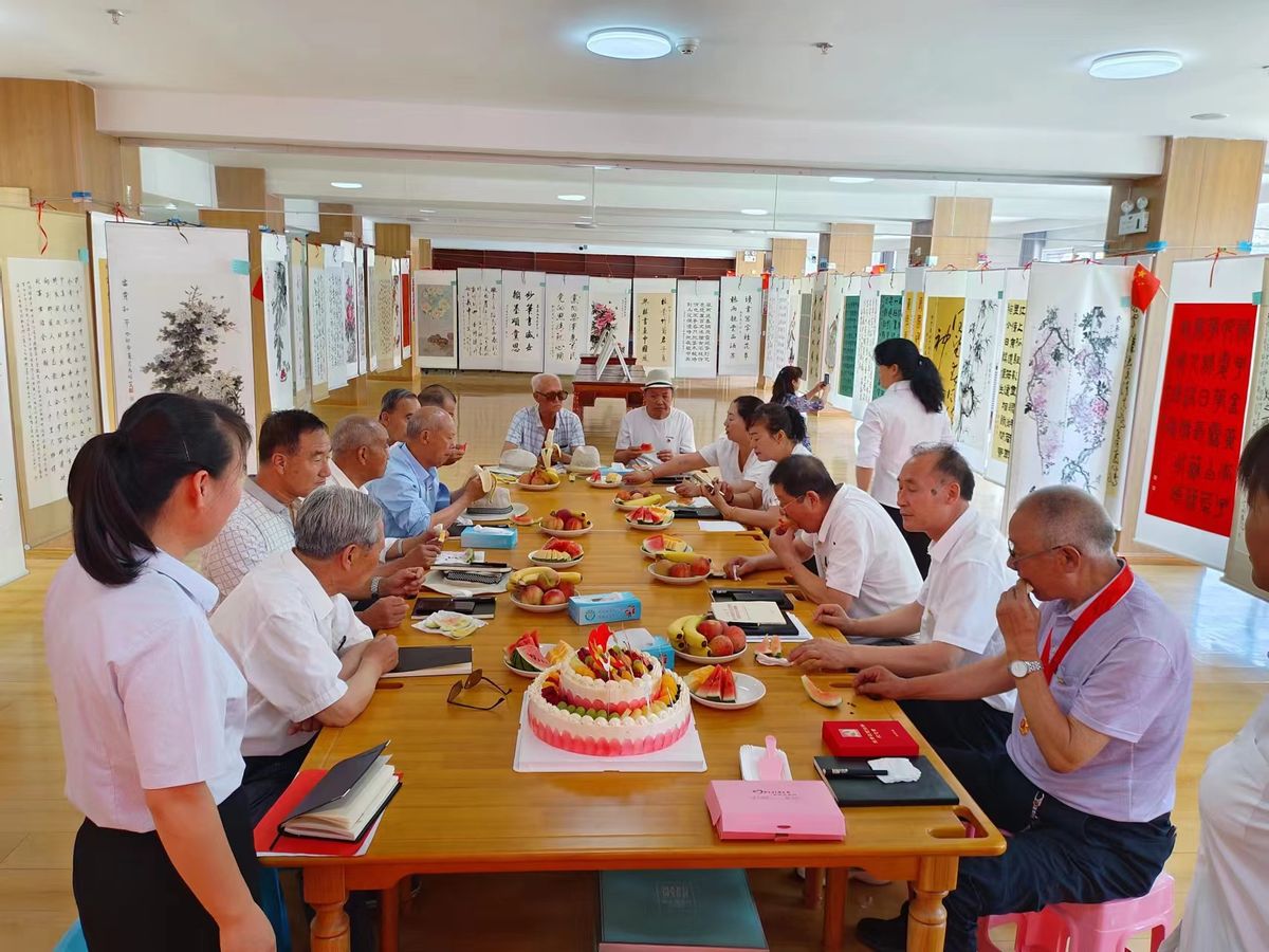 重温峥嵘岁月汲取奋进力量——长征街道长征社区*党**支部开展“迎七一”主题*党**日活动