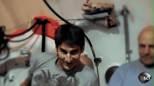 年薪10万每天加班你愿意干吗,月薪20万一天赚多少