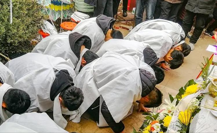 神拜三鬼拜四,神三鬼四是说的上香的支数吗