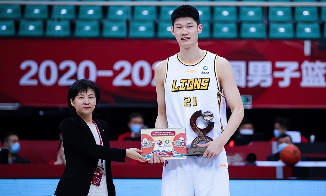 官方公布胡金秋伤情,胡金秋小腿骨折多久恢复