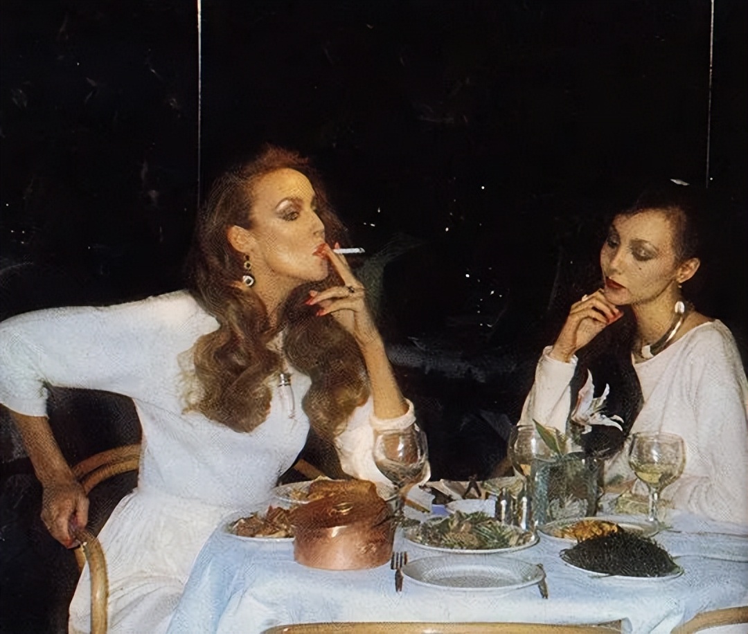 那位曾靓绝时尚圈、串起欧洲上流社会的超模为何落魄至此……