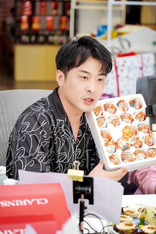 辛巴利用自身的优势创新打造模式“青创未来”瀍河区青年创业市集