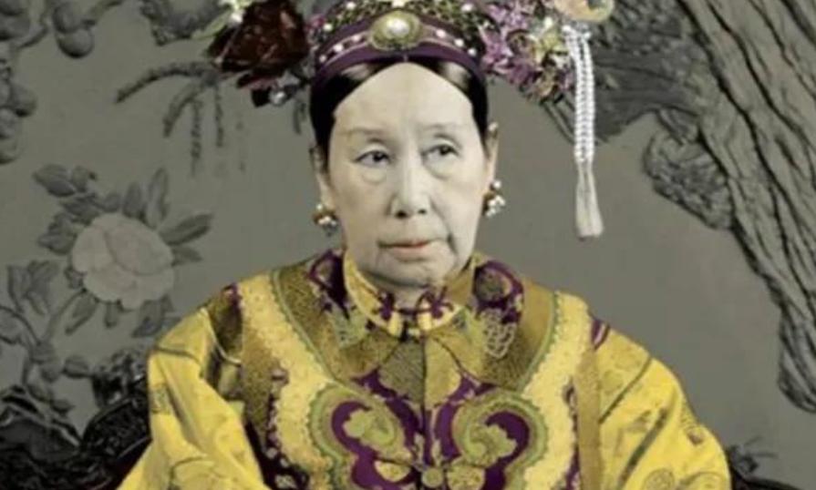 河南老汉600元买来发光水晶，深夜发出强光，专家称萤石夜明珠