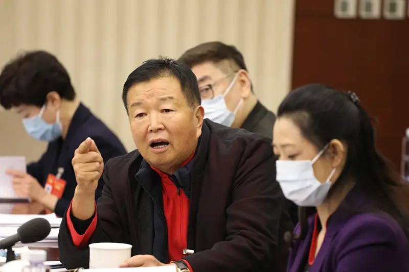 许书标和颜斌生产的红牛饮料,红牛创始人许书标几个儿子