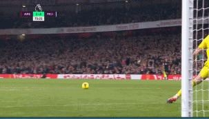 阿森纳完美传控反击曼城,阿森纳门将被打