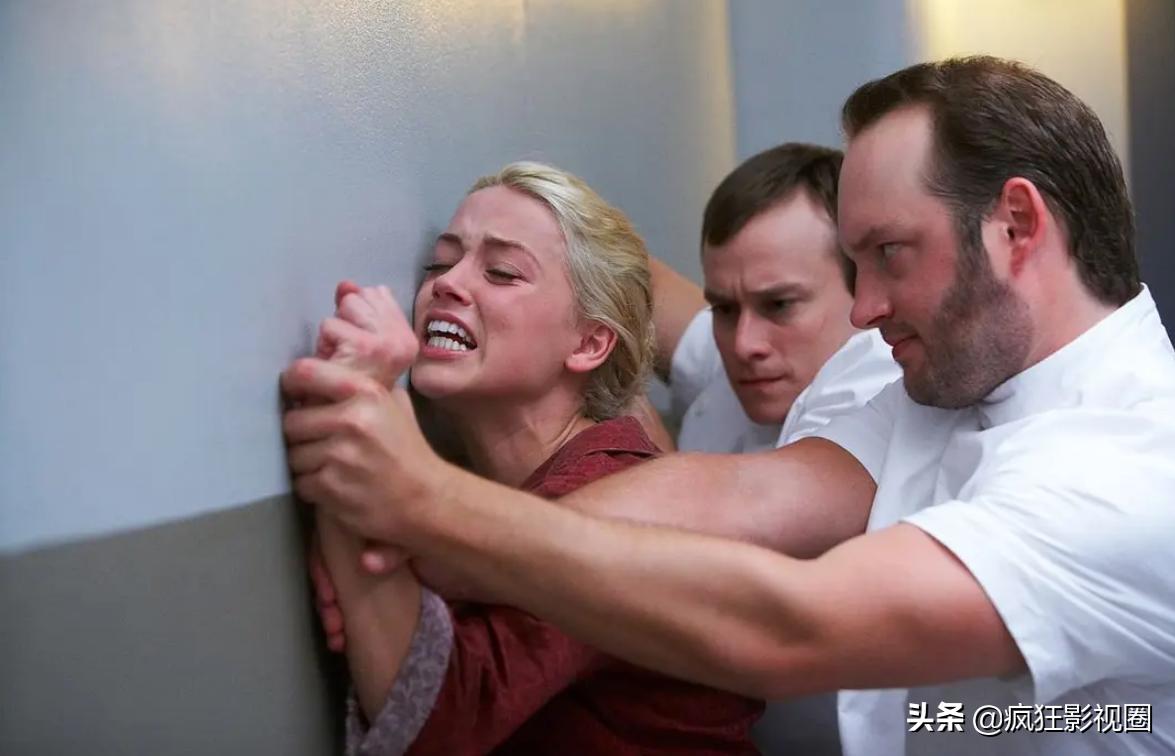 好莱坞不敢封杀，世界首富保驾护航，美国“女海王”要锤爆船长了