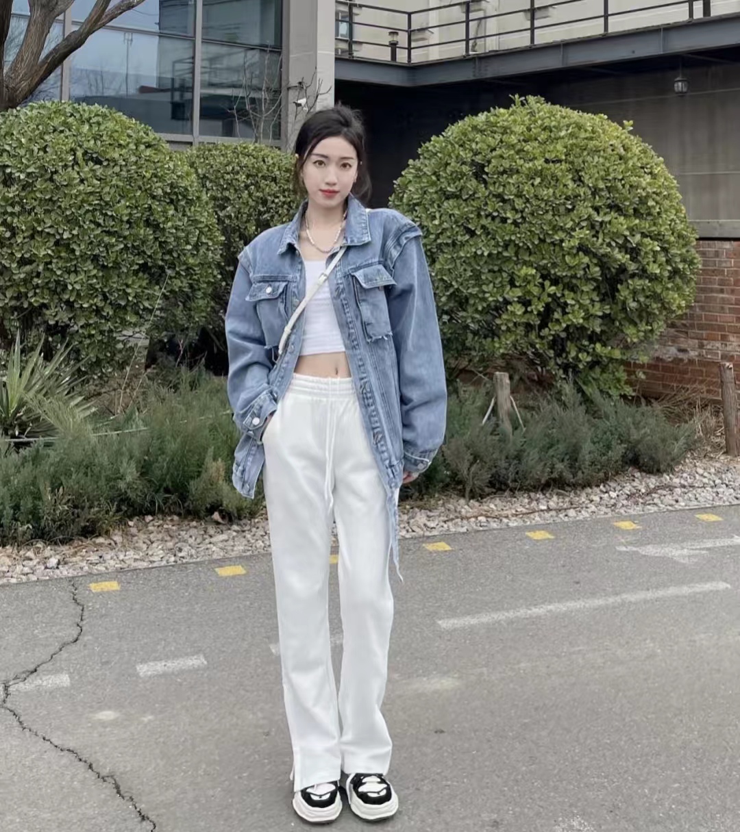 牛仔外套的最佳搭配小版型,牛仔外套怎么穿好看又时尚