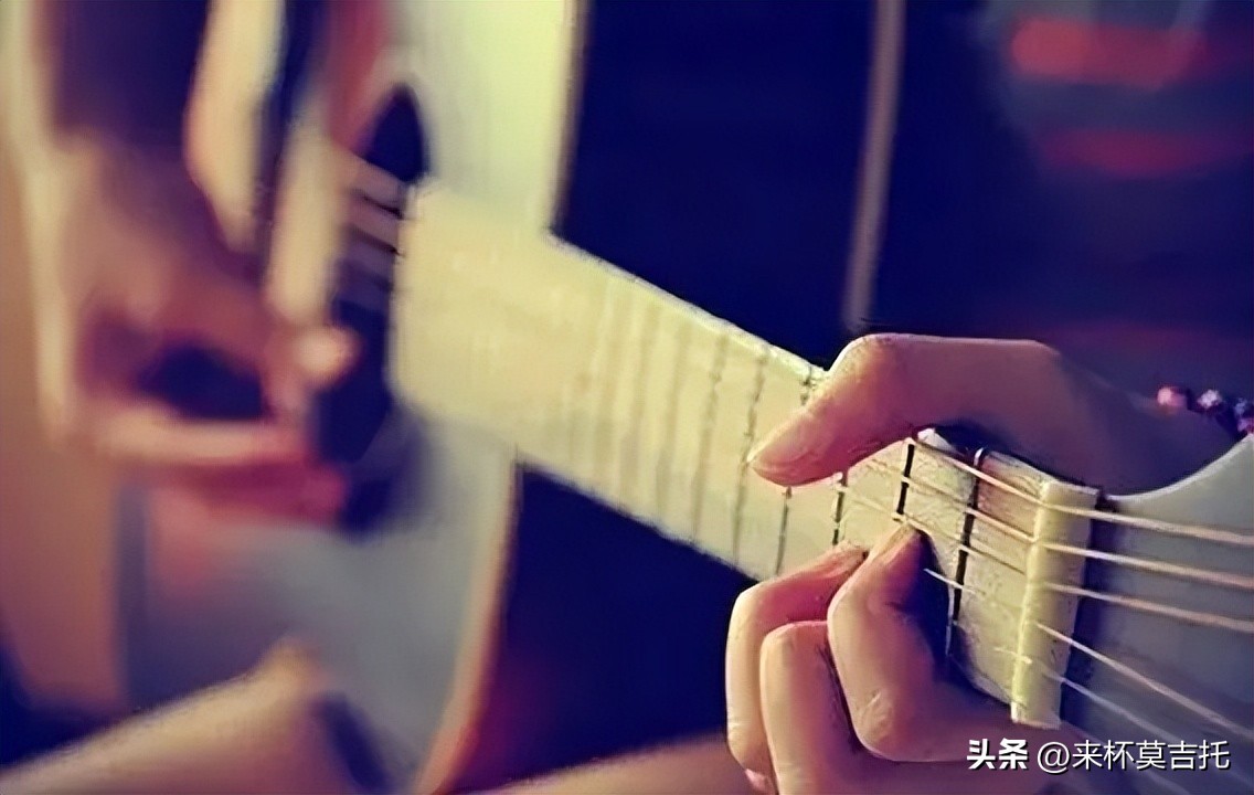 吉他挑选初学者2000左右价位,最实用的入门吉他购买建议价格篇