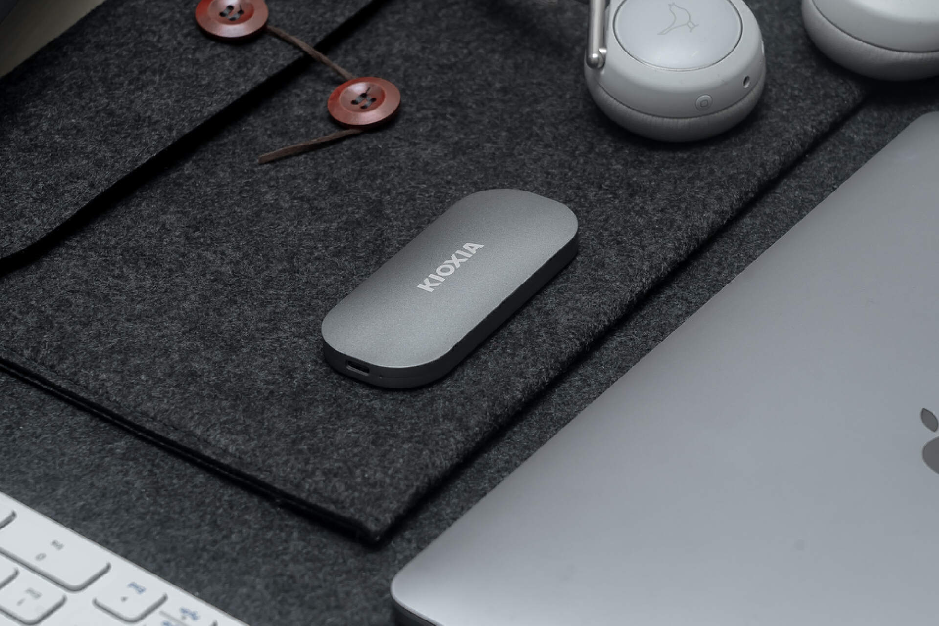 机械硬盘的读写速度比固态少多少,sata铠侠固态硬盘跑分