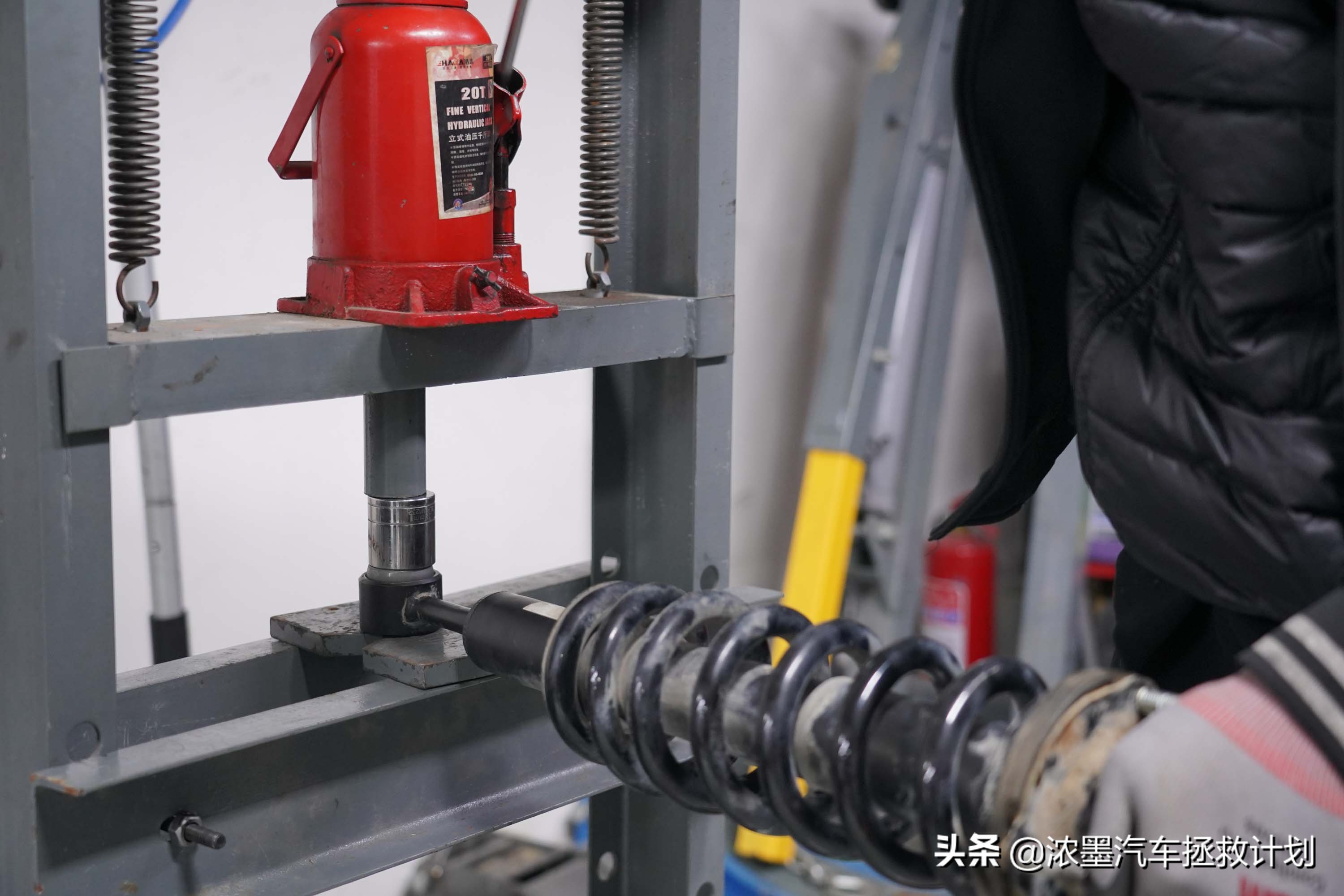 硬汉焕颜丰田普拉多续写越野传奇,修复翻新09年的丰田普拉多