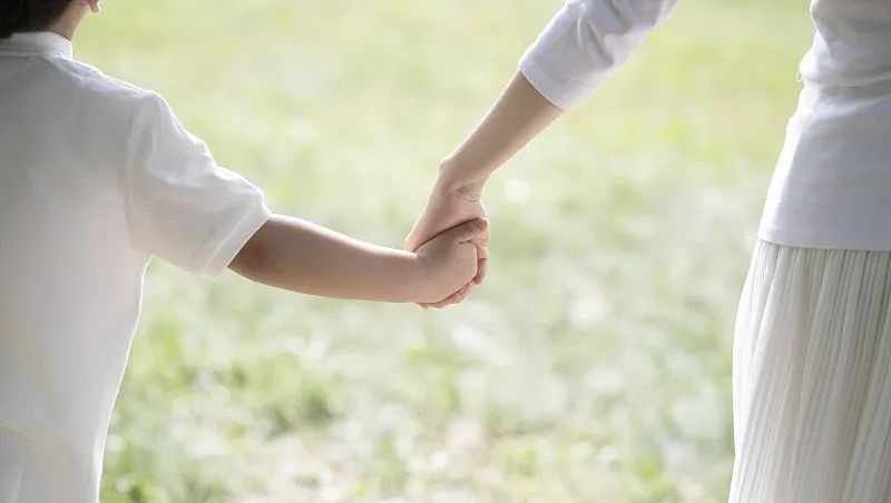 儿子遇校园霸凌遭群欧辱骂,遇到校园霸凌被家长暴打