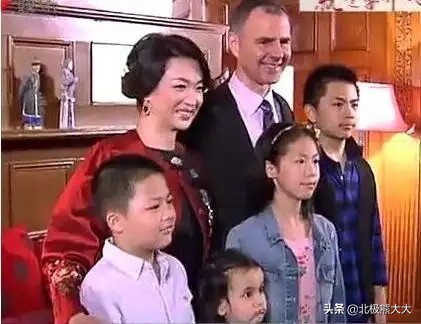 “变性人”金星的双性人生：娶过女人也嫁过男人，28岁成为女人