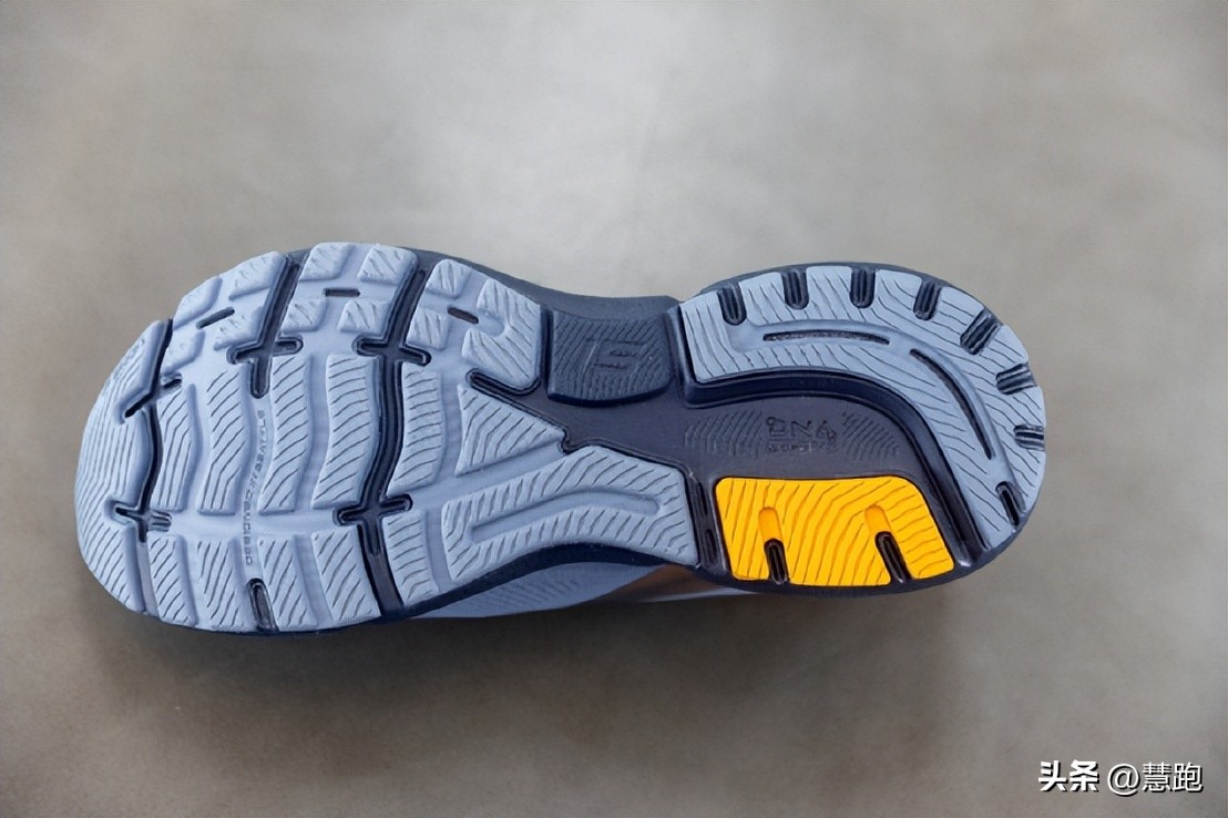 脚感好到飞起的跑鞋,灵动与飘逸的球鞋