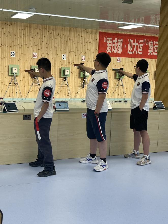最小的8岁,最大的14岁,再次代表学校出征成都市射击射箭比赛
