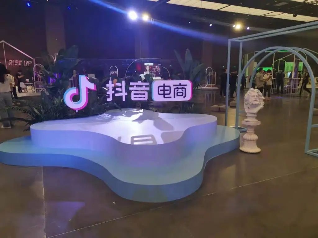 中文域名“douyinbox.网址”，抖音盒子品牌传播占先机