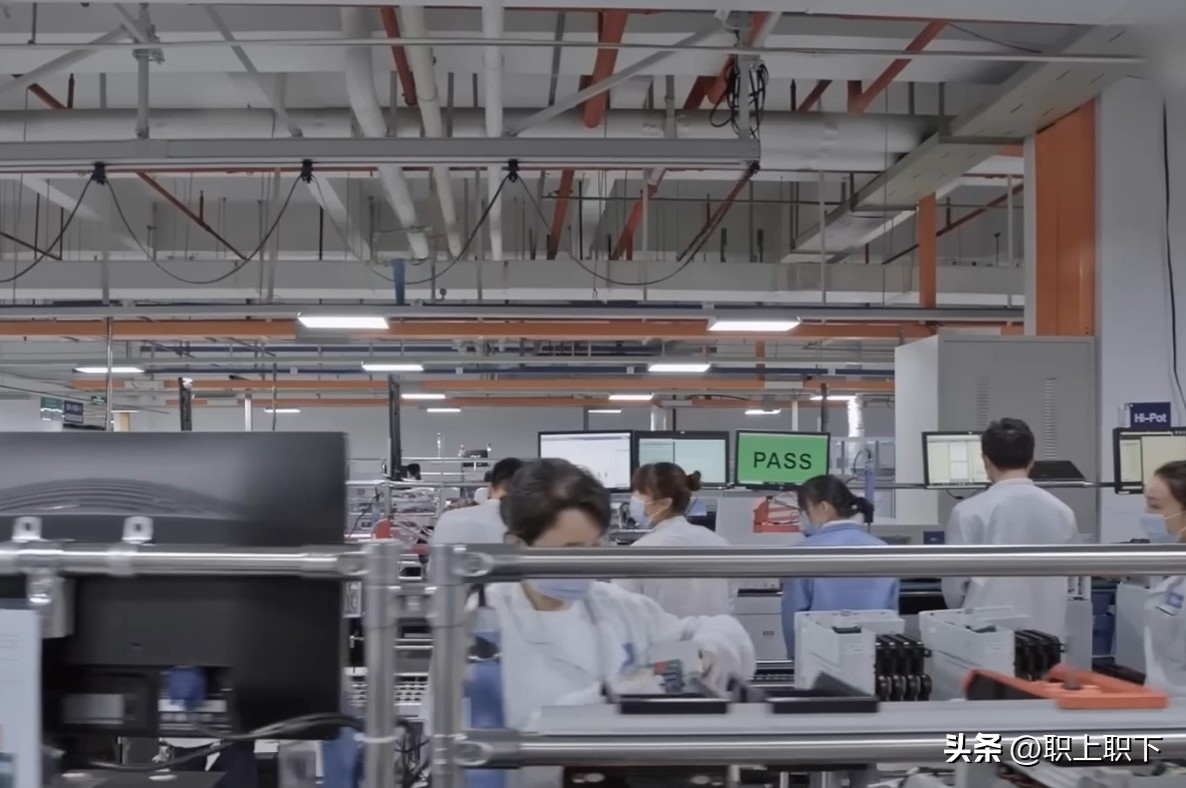 深圳22岁打工妹辞职考程序员后薪水比工厂还低，揭秘五种职业内幕