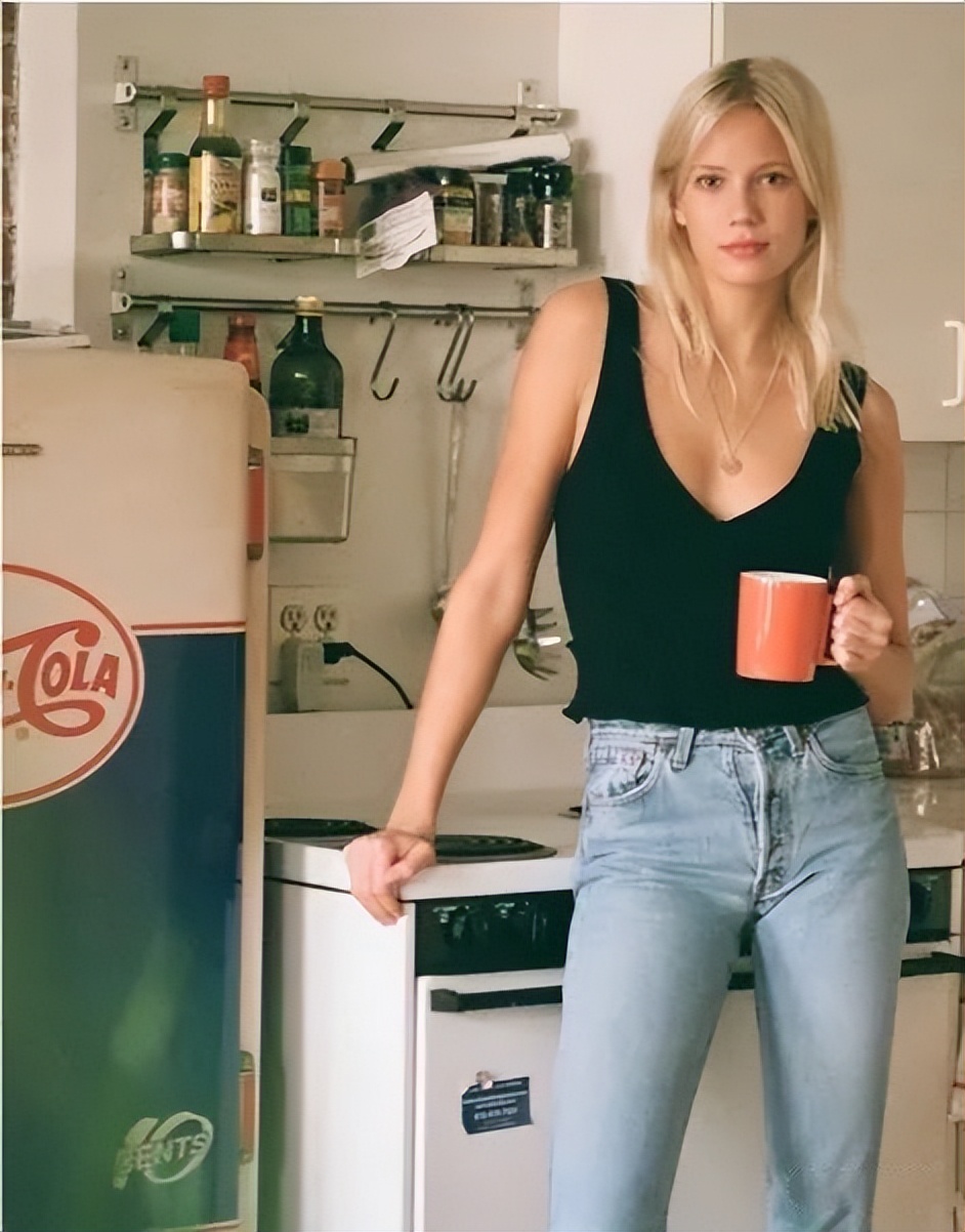 夏天穿黑色还是白色衣服好看,夏天来了穿白色好看还是黑色好看