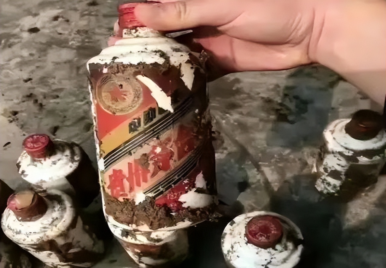 大爷挖出6000年文物,挖出几十年的茅台