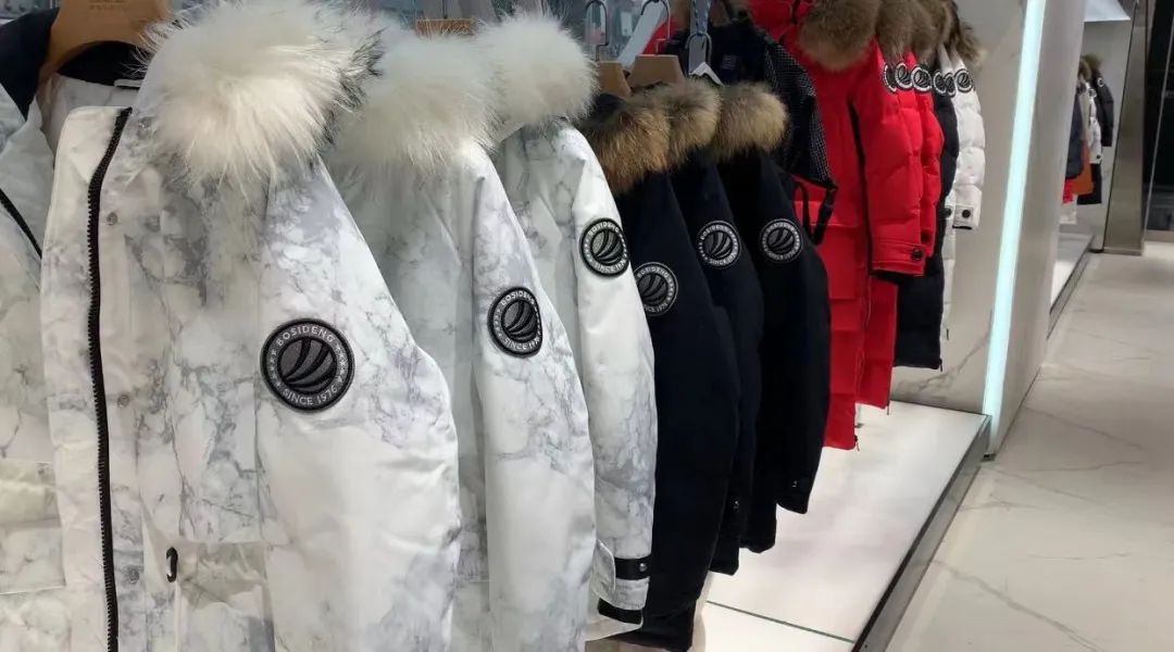 一家服装店一个月能卖几件衣服,一个服装店一天能卖出多少件衣服