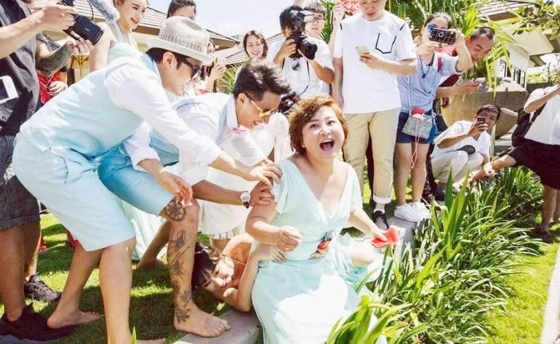 被吃豆腐的7位女星：有人还击扇对方耳光，有人则称网友“心脏”