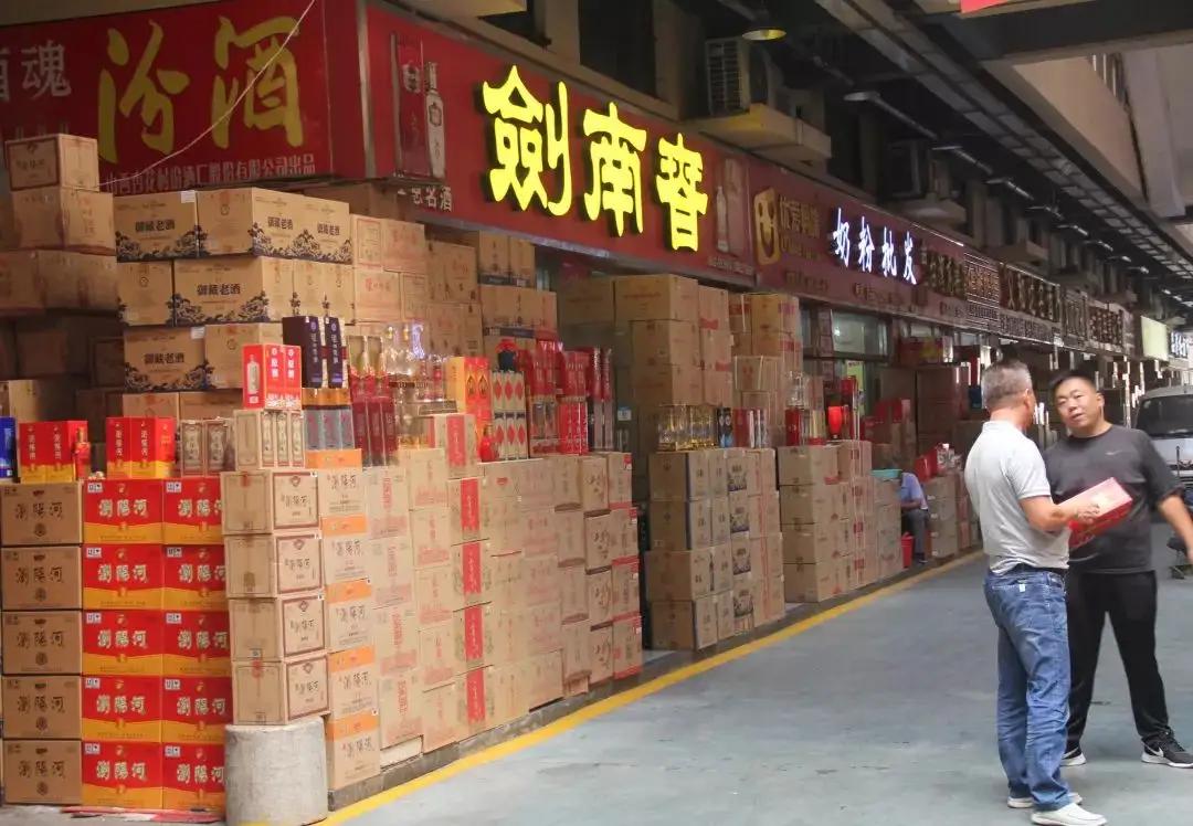 如何避免买整箱白酒买到假酒,哪里买白酒不容易买到假酒